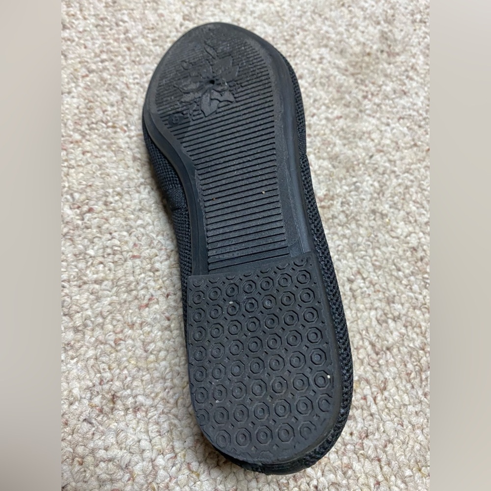 Chic Black Danskin Flats - Picture 8 of 15